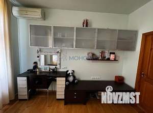 Дом 345м², 3-этажный, участок 10 сот.