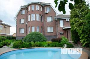 Коттедж 730м², 4-этажный, участок 20 сот.