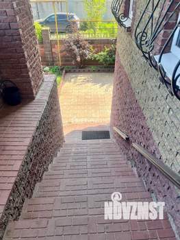 Дом 367м², 3-этажный, участок 5 сот.