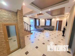 Дом 309м², 3-этажный, участок 10 сот.