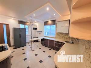 Дом 309м², 3-этажный, участок 10 сот.