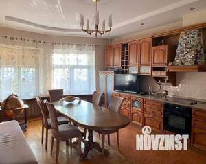 Дом 333м², 3-этажный, участок 7 сот.