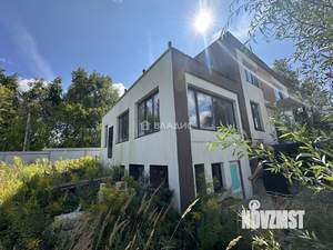 Дом 329м², 3-этажный, участок 11 сот.