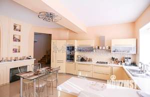 Дом 594м², 3-этажный, участок 12 сот.