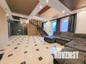 Дом 309м², 3-этажный, участок 10 сот.