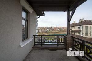 Дом 400м², 3-этажный, участок 10 сот.