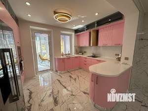 Таунхаус 265м&sup2;, 3-этажный, на длительный срок, 