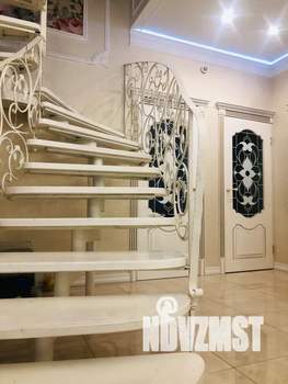 Дом 300м&sup2;, 3-этажный, посуточно, 