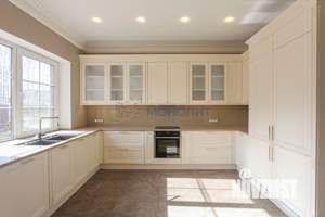 Коттедж 281м&sup2;, 2-этажный, на длительный срок, 