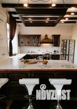 Дом 500м&sup2;, 3-этажный, посуточно, 