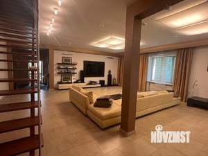 Дом 430м², 3-этажный, участок 14 сот.  