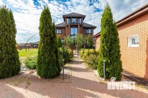 Дом 249м², 3-этажный, участок 21 сот.  