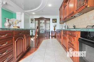 Дом 521м², 3-этажный, участок 28 сот.  