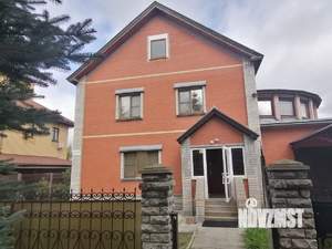 Коттедж 297м², 2-этажный, участок 15 сот.  