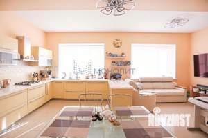 Дом 594м², 3-этажный, участок 12 сот.  