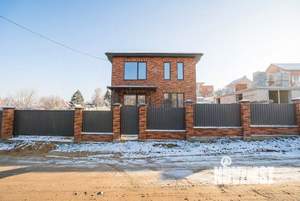 Дом 135м&sup2;, 2-этажный, участок 10 сот.  