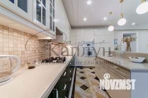 Дом 570м², 3-этажный, участок 22 сот.  