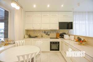 Коттедж 350м², 2-этажный, участок 20 сот.  