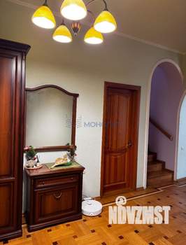 Дом 345м², 3-этажный, участок 10 сот.  