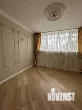 Коттедж 200м², 3-этажный, участок 15 сот.  