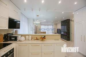 Коттедж 350м², 2-этажный, участок 20 сот.  