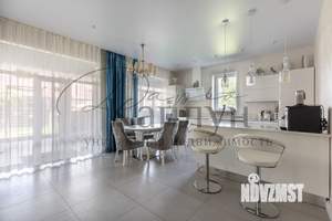 Дом 218м², 2-этажный, участок 15 сот.  