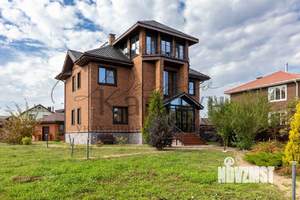 Дом 249м², 3-этажный, участок 21 сот.  