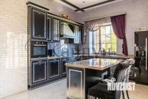 Дом 249м², 3-этажный, участок 21 сот.  