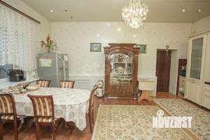 Дом 246м², 2-этажный, участок 10 сот.  