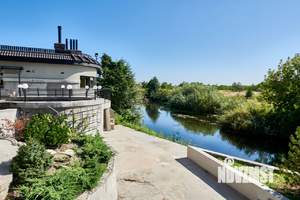 Коттедж 536м², 3-этажный, участок 25 сот.  