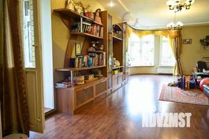 Коттедж 613м², 3-этажный, участок 26 сот.  