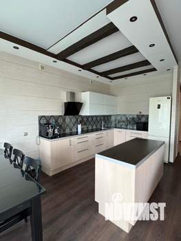 Таунхаус 240м², 3-этажный, участок 6 сот.  