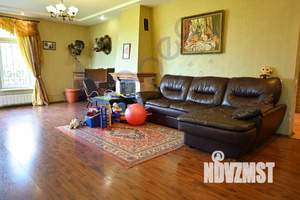 Коттедж 613м², 3-этажный, участок 26 сот.  