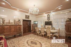 Дом 246м², 2-этажный, участок 10 сот.  