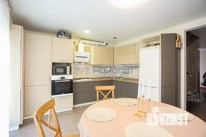 Дом 207м&sup2;, 2-этажный, участок 3 сот.  