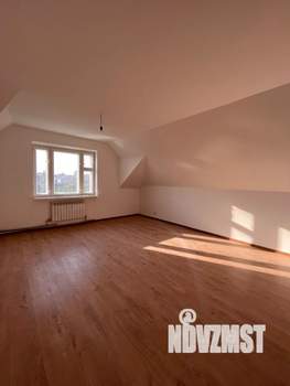 Коттедж 240м², 2-этажный, участок 8 сот.  