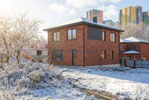 Дом 135м&sup2;, 2-этажный, участок 10 сот.  