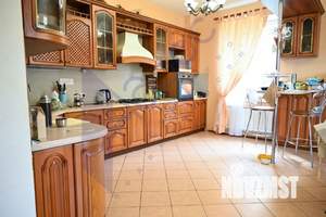 Коттедж 613м², 3-этажный, участок 26 сот.  