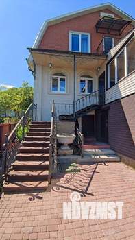 Дом 330м², 3-этажный, участок 6 сот.  