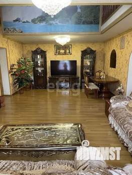 Дом 221м², 2-этажный, участок 6 сот.  