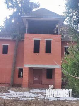 Коттедж 243м², 3-этажный, участок 7 сот.  