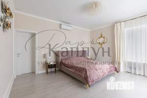 Дом 218м², 2-этажный, участок 15 сот.  