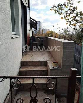 Дом 145м², 3-этажный, участок 4 сот.  