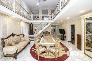 Дом 243м², 2-этажный, участок 9 сот.  