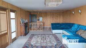 Дом 330м², 3-этажный, участок 6 сот.  