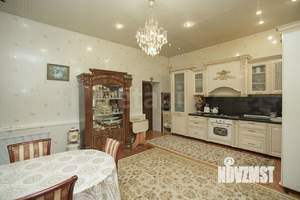 Дом 246м², 2-этажный, участок 10 сот.  