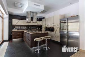 Дом 430м², 3-этажный, участок 14 сот.  