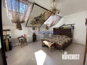 Коттедж 300м², 3-этажный, участок 1 сот.  