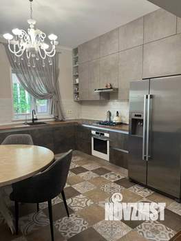 Дом 242м², 2-этажный, участок 10 сот.  