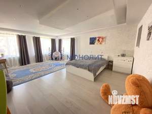 Коттедж 300м², 3-этажный, участок 1 сот.  